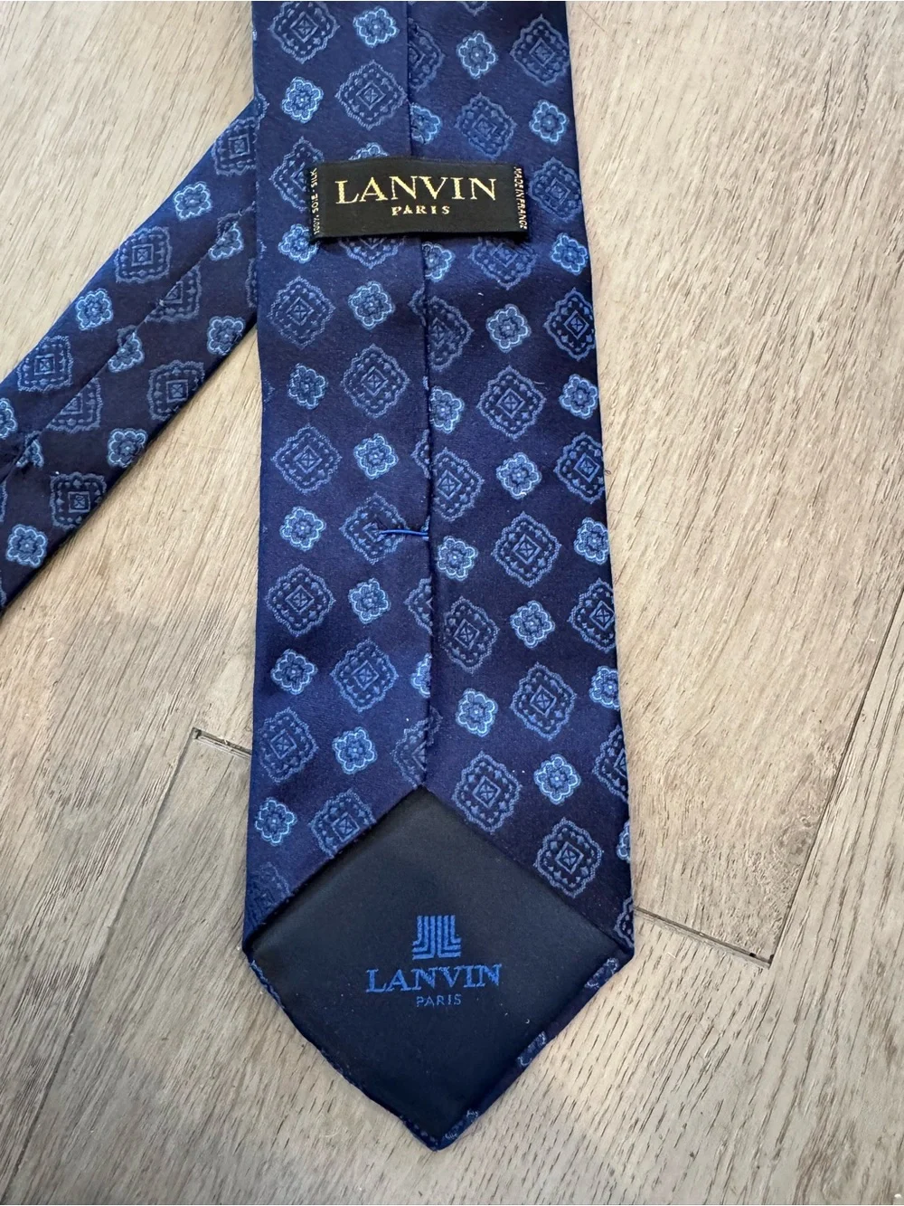 Lanvin Paris Men’s 100% Silk Tie, Made In France Navy And Blue Patterned